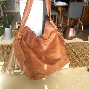 Frye Nora Knotted Hobo- Like New Condition! ❤️